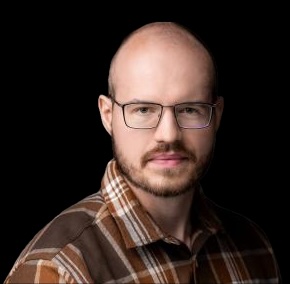 Lee Hristienko headshot